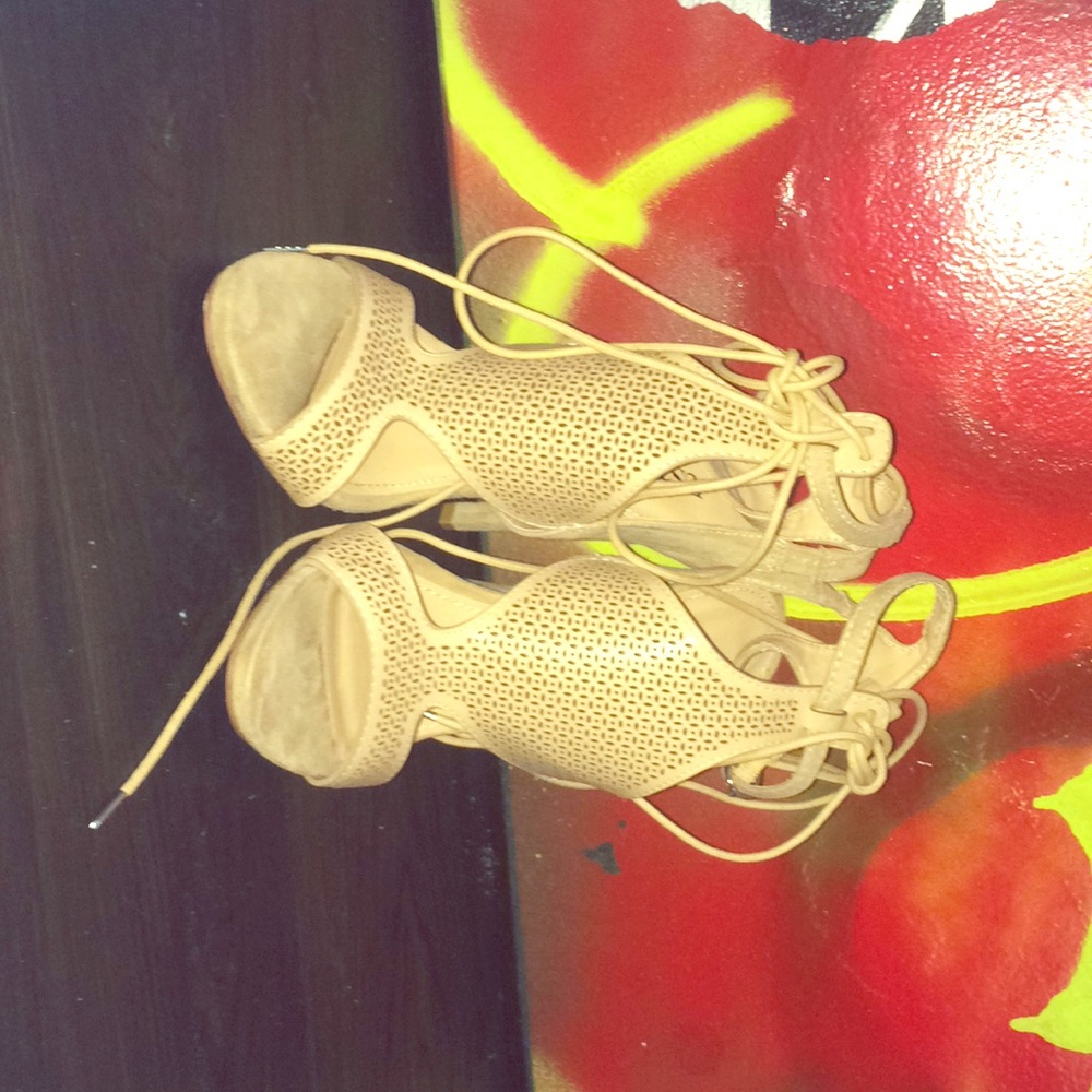 A pair of alba heels